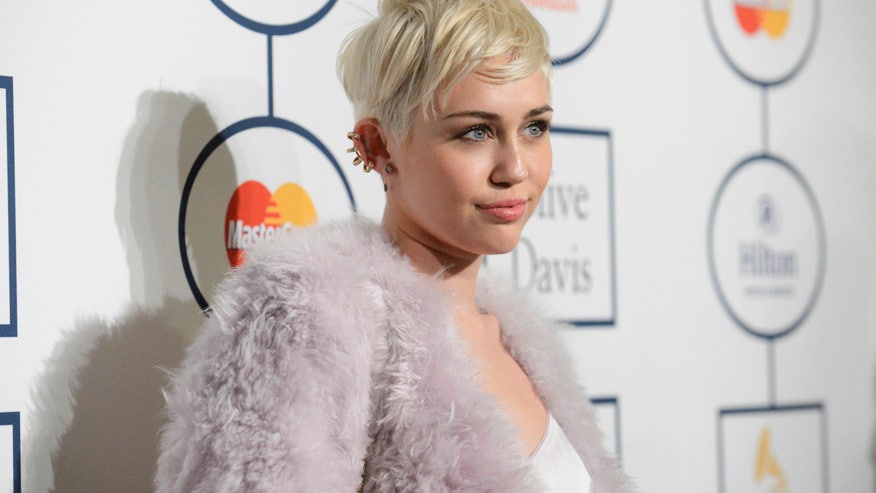 miley earrings reuters.jpg